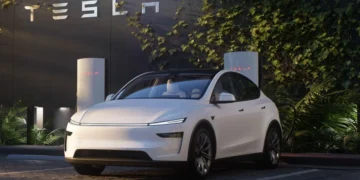 Tesla vs Traditional Automakers: India’s Premium EV Market Evolves