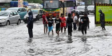 Mumbai Rains Live: Traffic, Local Trains and Flight Updates to Watch