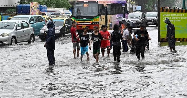 Mumbai Rains Live: Traffic, Local Trains and Flight Updates to Watch