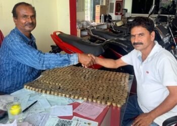Telangana Man Buys Hero Splendor Using 11,000 Coins, Internet Cheers His Years of Saving