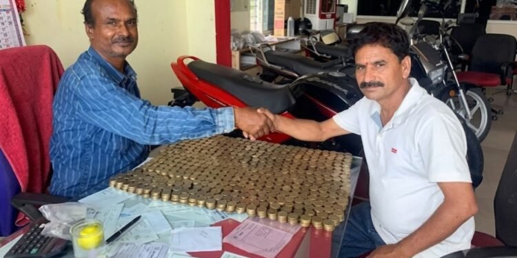Telangana Man Buys Hero Splendor Using 11,000 Coins, Internet Cheers His Years of Saving