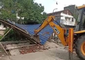 From Siliguri Tower Rescue to Viral Metro Stunts: India’s Bizarre Moments