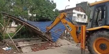 From Siliguri Tower Rescue to Viral Metro Stunts: India’s Bizarre Moments